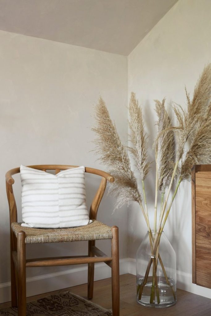 3 Tips For Decorating With Pampas Grass Days Like Laura
